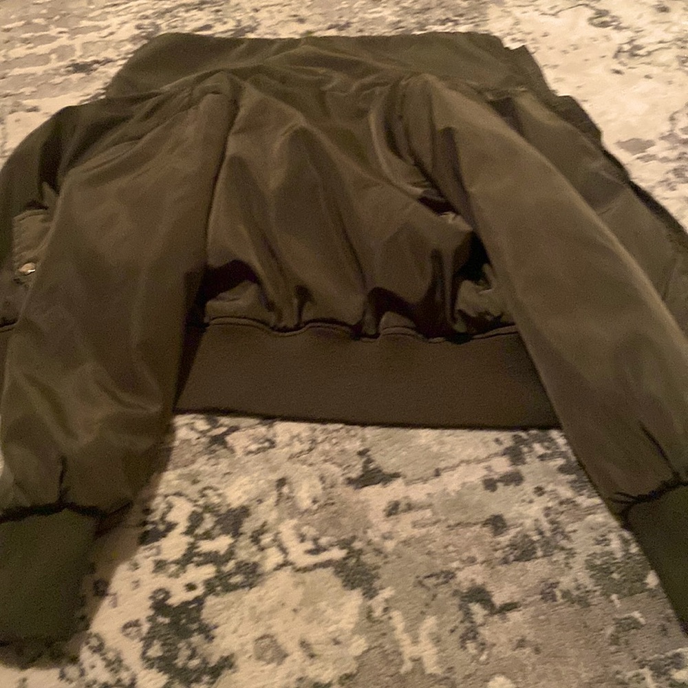 US medium green hood less puffer jacket. Very durable material.